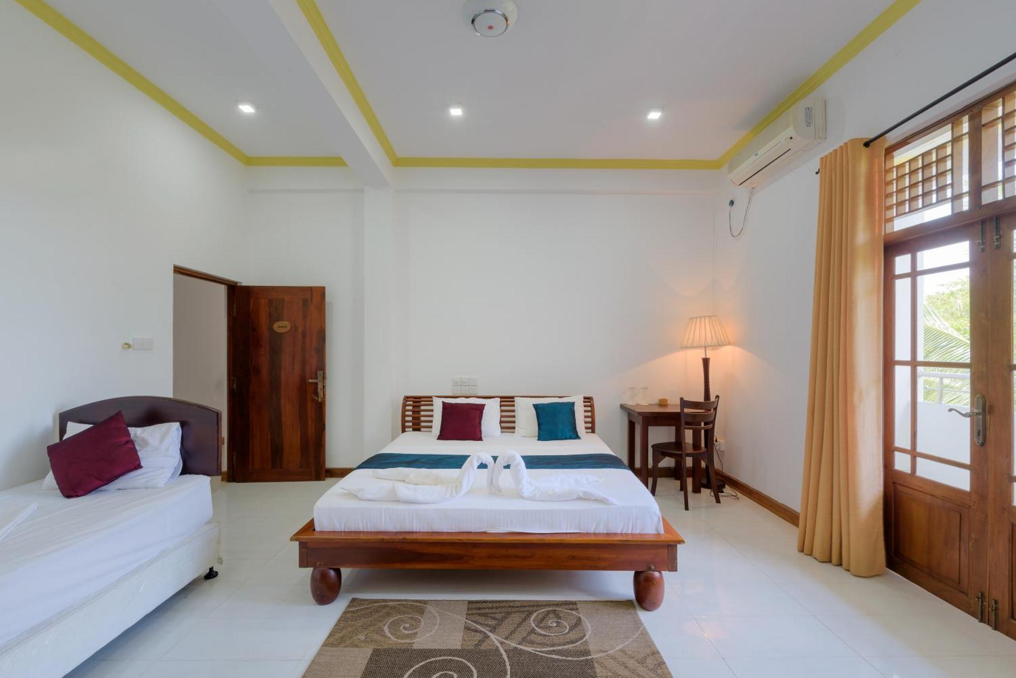 Hotel Sobana Lake Front Udawalawe Exterior photo