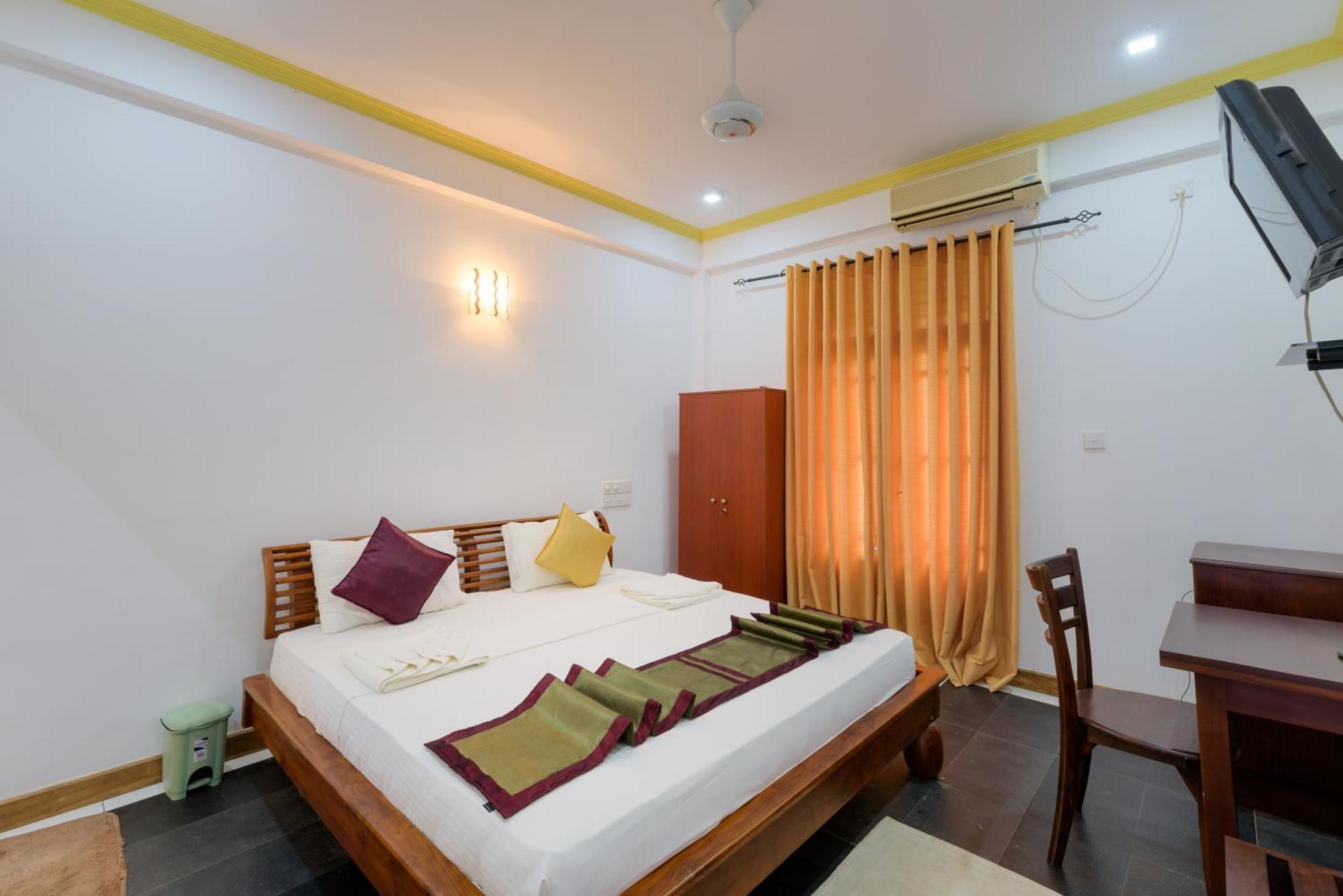 Hotel Sobana Lake Front Udawalawe Exterior photo