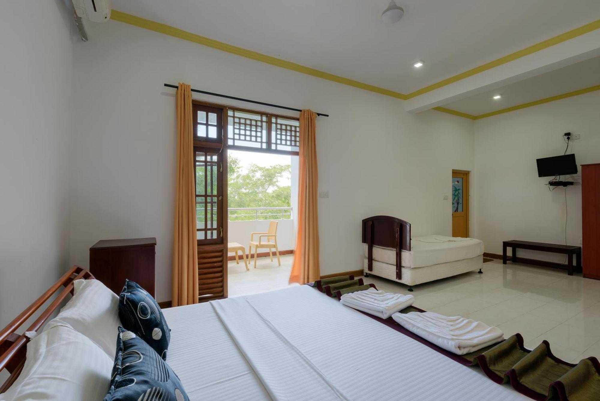 Hotel Sobana Lake Front Udawalawe Exterior photo