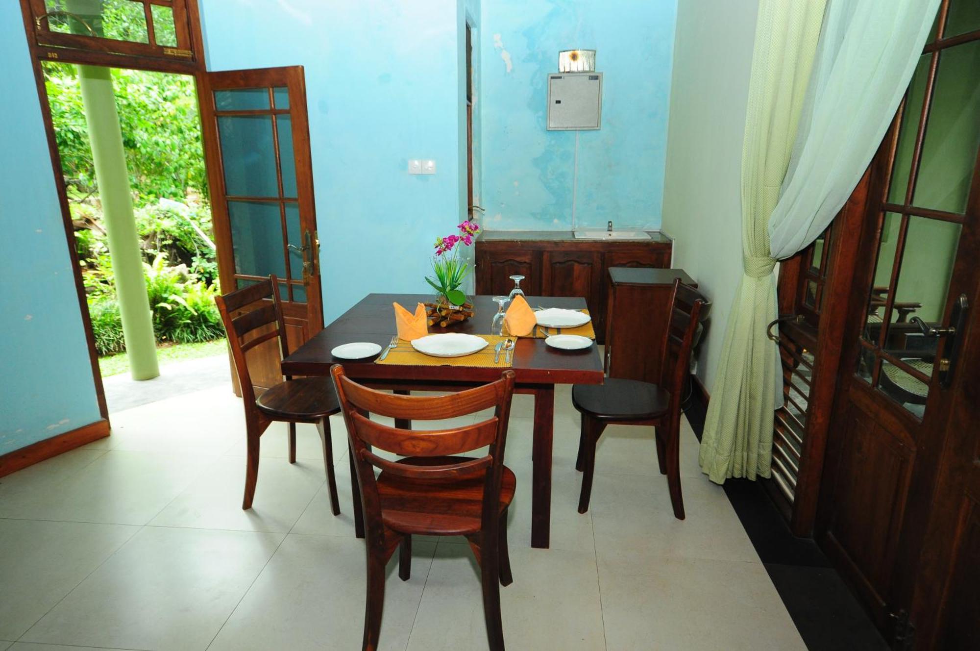 Hotel Sobana Lake Front Udawalawe Exterior photo