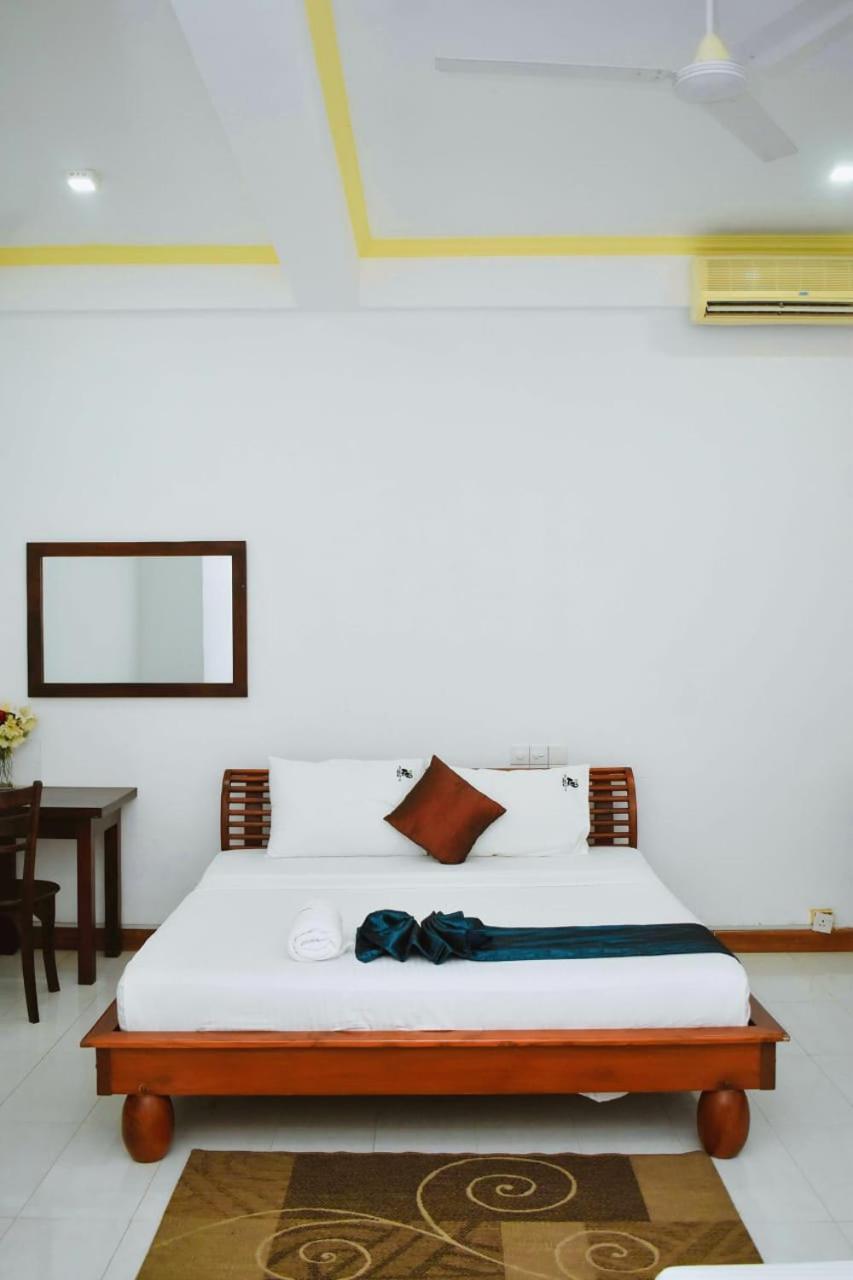 Hotel Sobana Lake Front Udawalawe Exterior photo