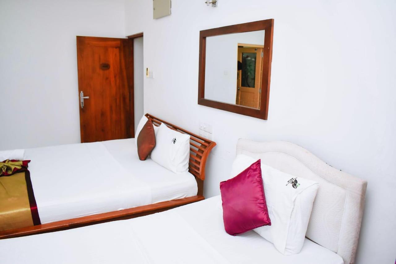 Hotel Sobana Lake Front Udawalawe Exterior photo