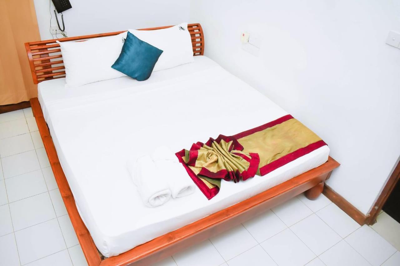 Hotel Sobana Lake Front Udawalawe Exterior photo