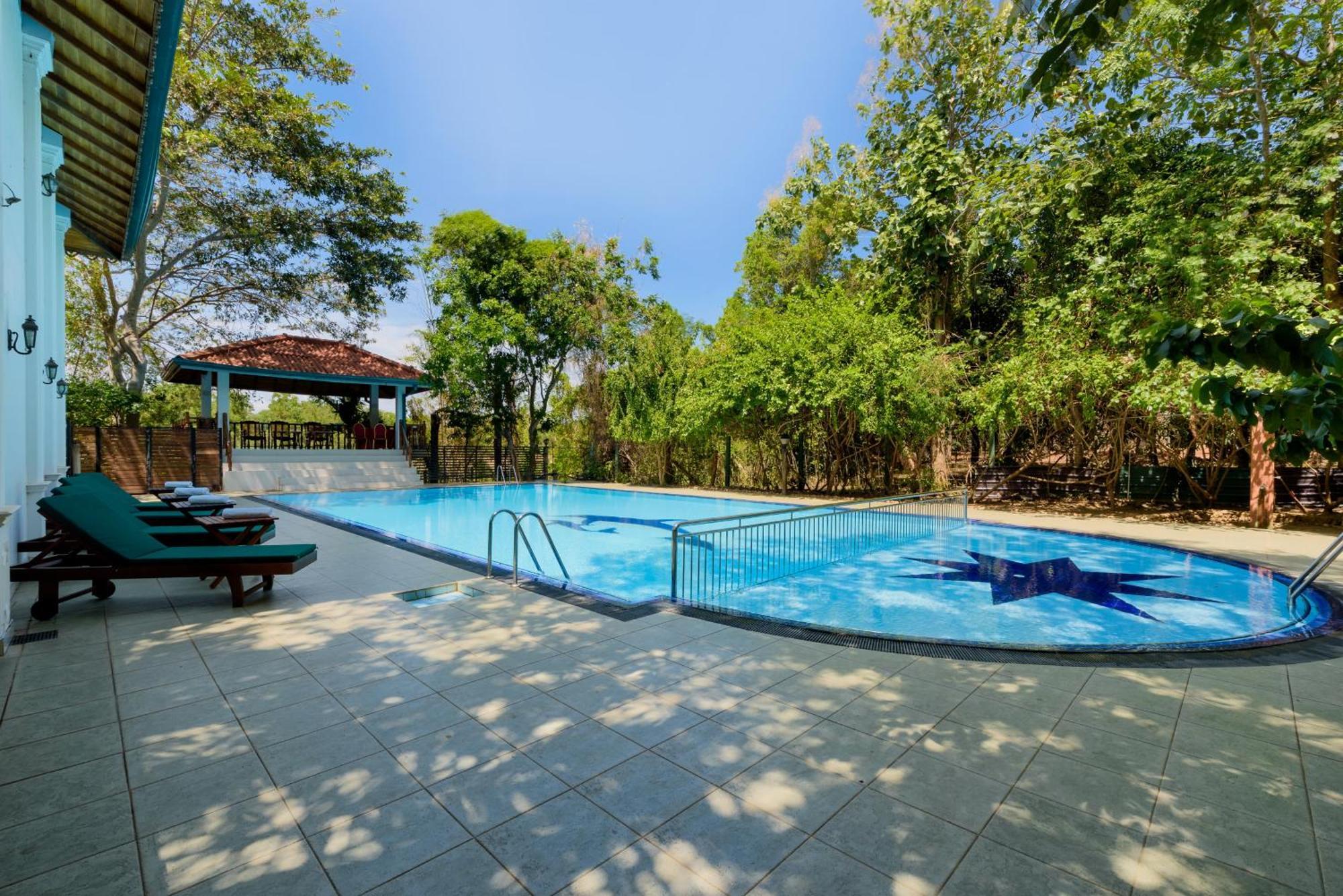Hotel Sobana Lake Front Udawalawe Exterior photo