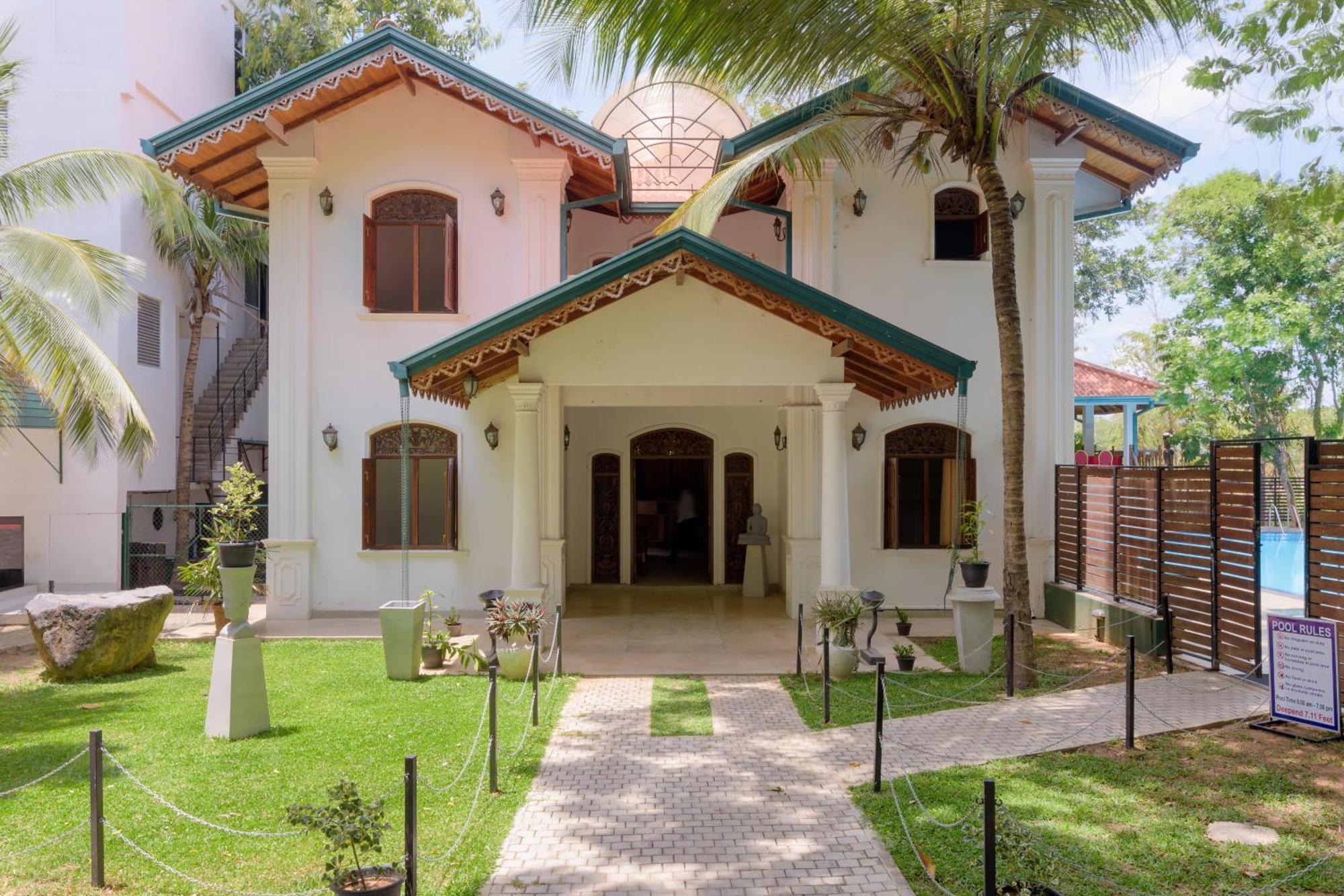 Hotel Sobana Lake Front Udawalawe Exterior photo