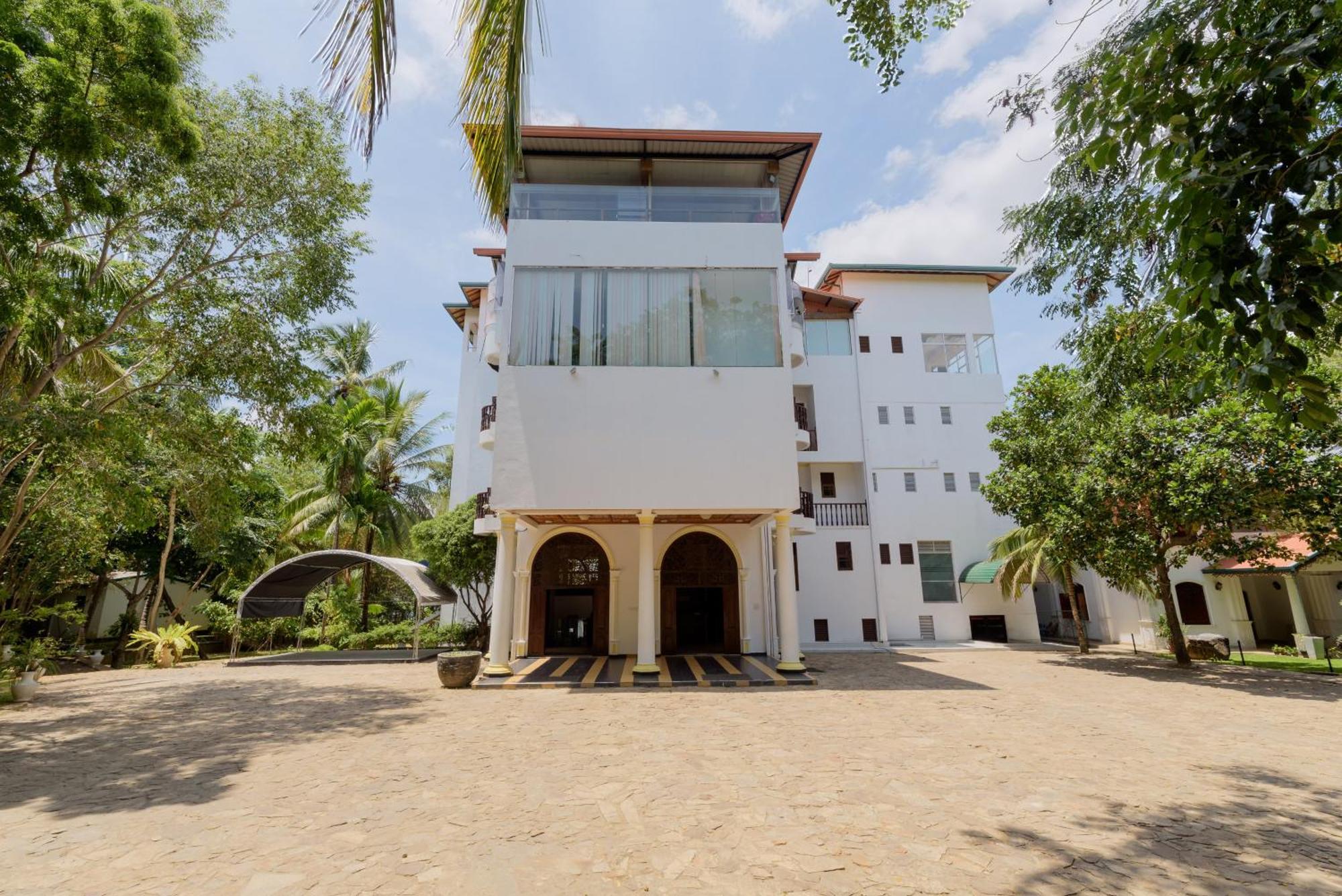 Hotel Sobana Lake Front Udawalawe Exterior photo