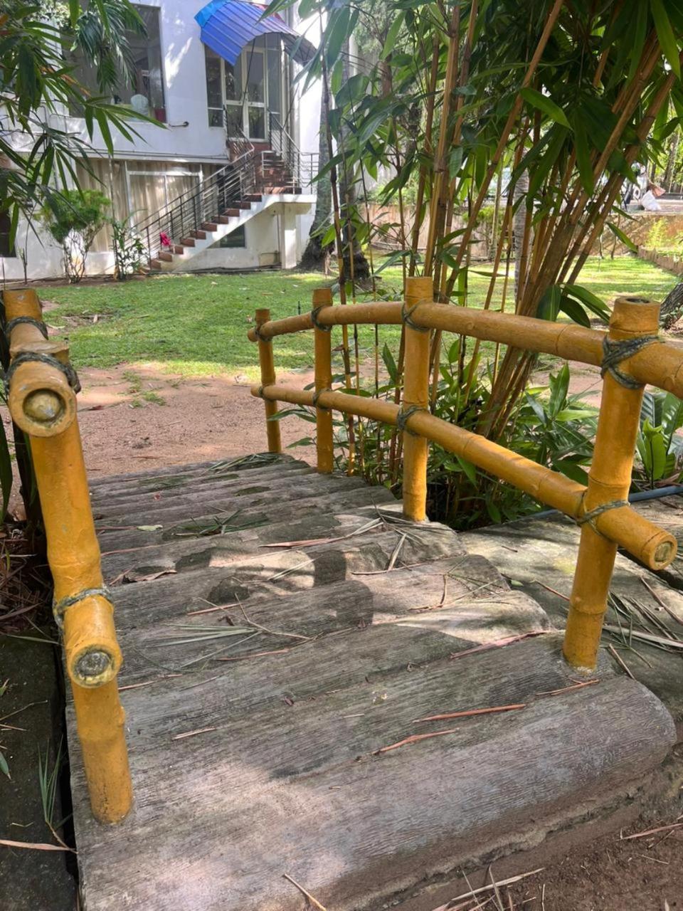 Hotel Sobana Lake Front Udawalawe Exterior photo