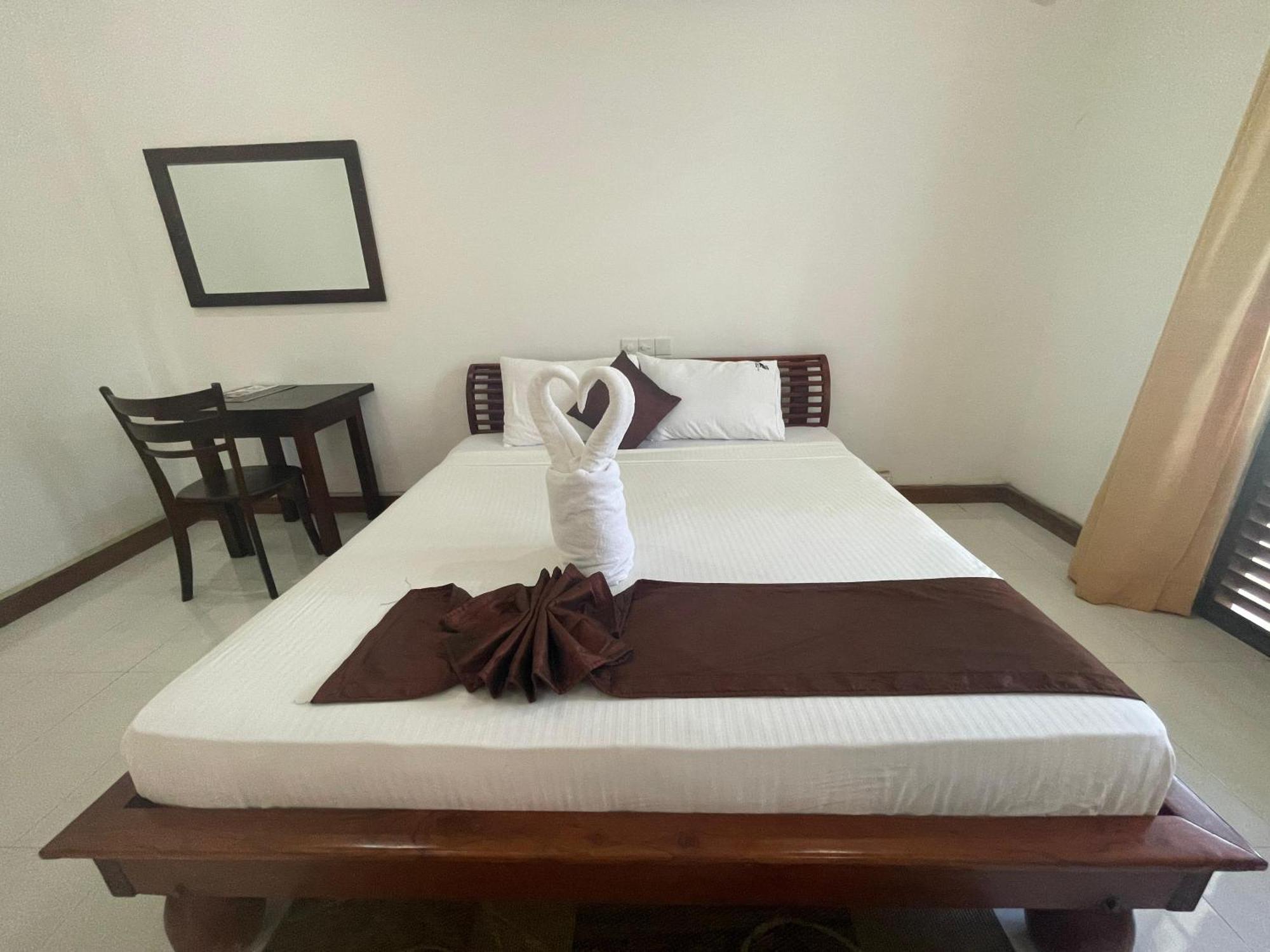 Hotel Sobana Lake Front Udawalawe Exterior photo