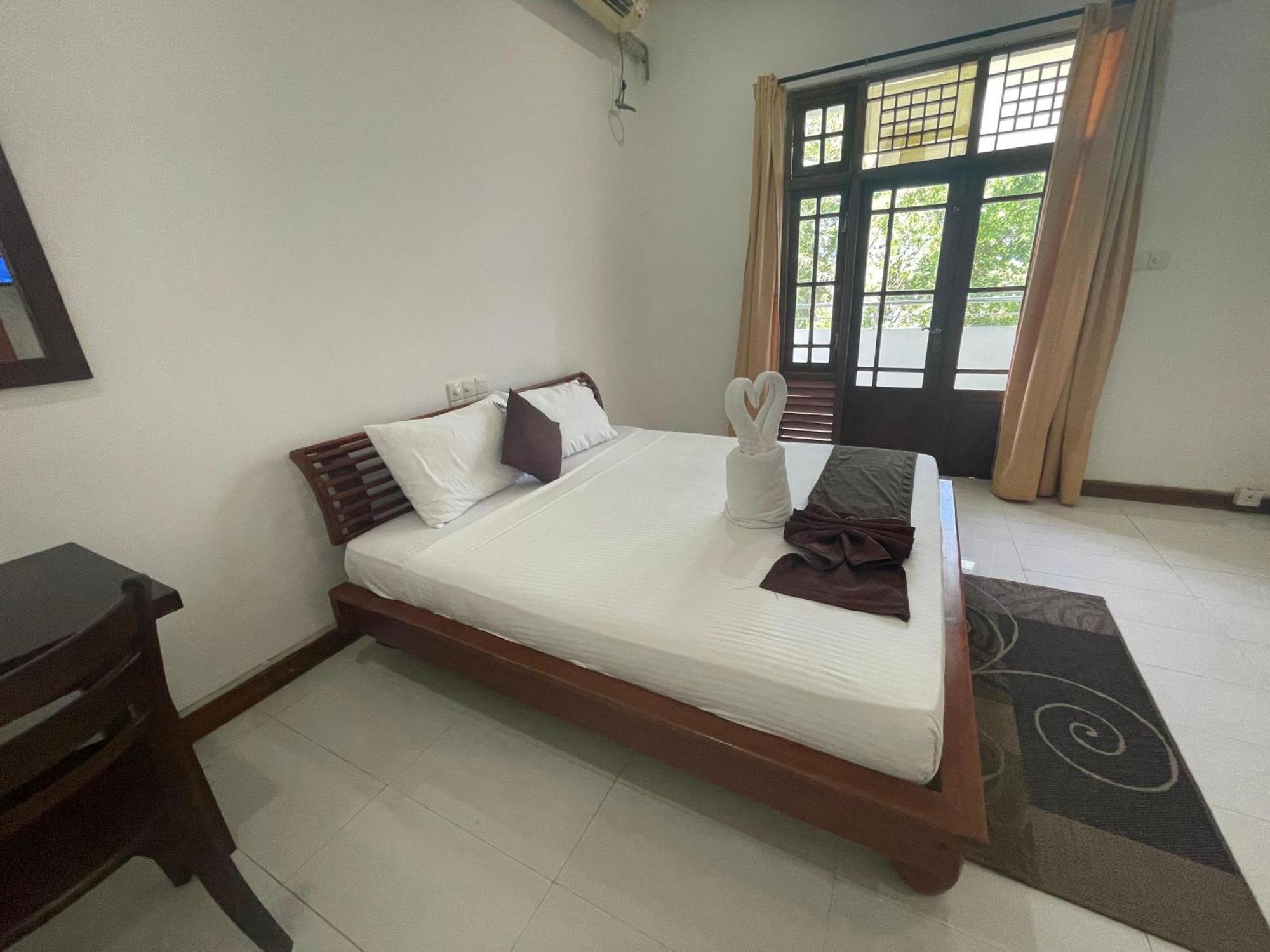 Hotel Sobana Lake Front Udawalawe Exterior photo
